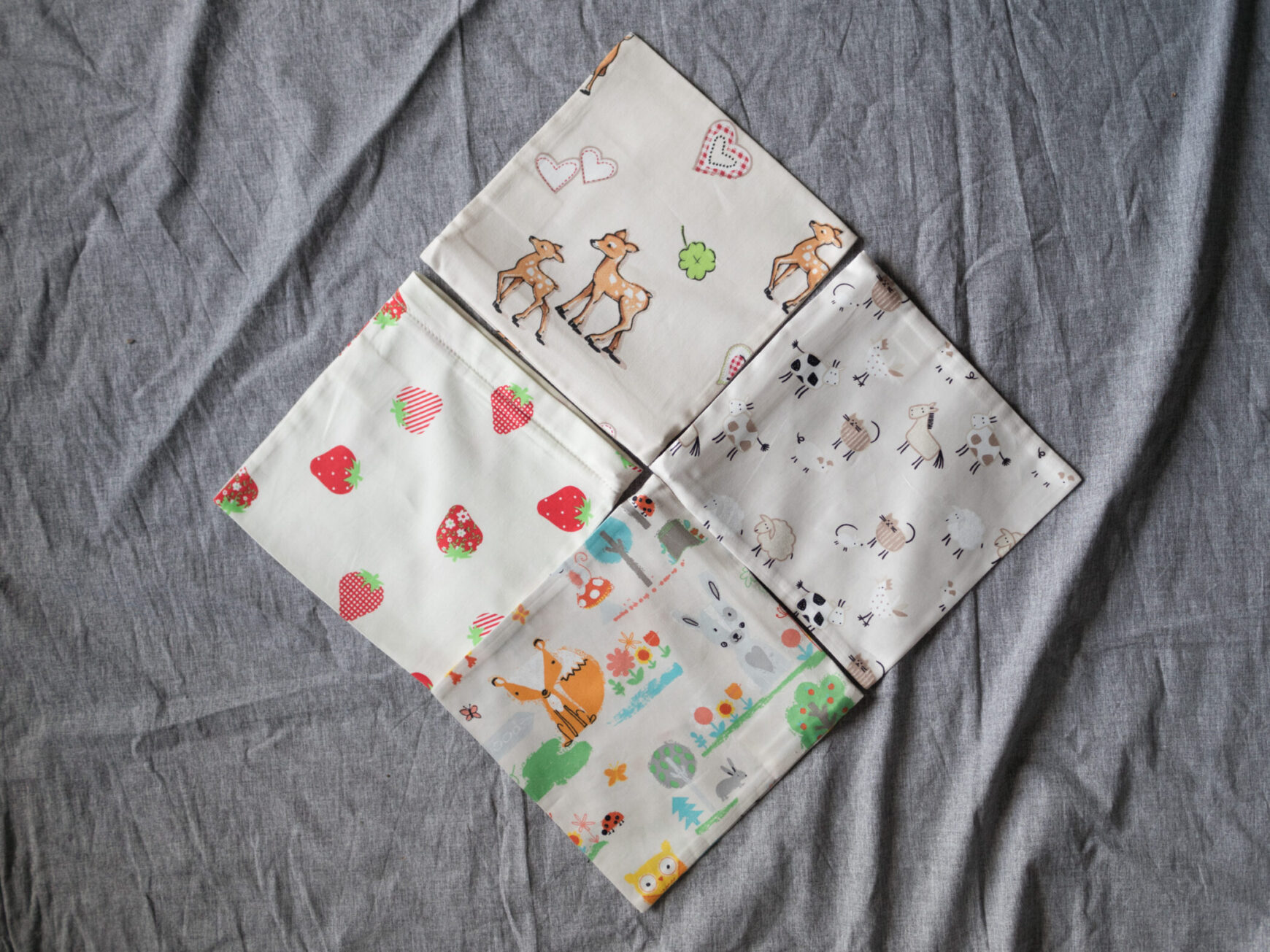 Kissenkorner Kissenbezüge mit den Motiven Wald und Wiese, Bambi, Bauernhof und Erdbeere